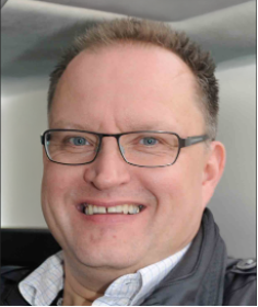 Hendrik Witzel lacht in einem sympathischen Portraitfoto